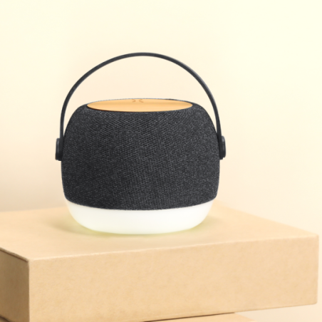 Enceinte publicitaire en polyester 300D RPET et bambou avec fonction chargeur 5w 1200 mAh Enceinte publicitaire en polyester 300D RPET et bambou avec fonction chargeur 5w 1200 mAh