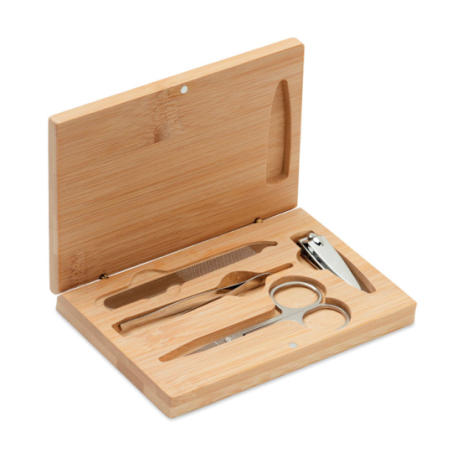 Set de manucure personnalisable dans un étui en bambou