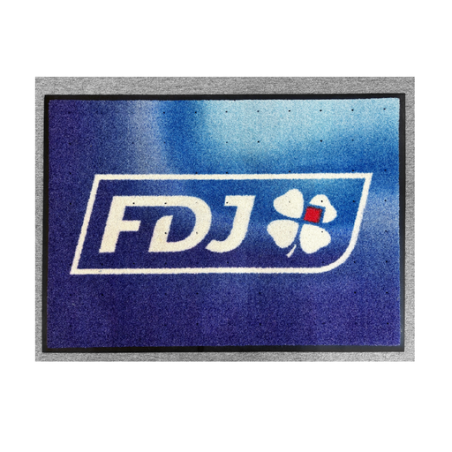 Tapis d’entrée personnalisé d’extérieur avec trous de drainage en nylon & caoutchouc recyclé (6 tailles au choix) - Paillux Tapis d’entrée personnalisé d’extérieur avec trous de drainage en nylon & caoutchouc recyclé (6 tailles au choix) - Paillux