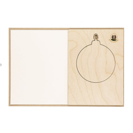 Carte personnalisable avec boule de Noël détachable en bois et graine de pin - Astrox Carte personnalisable avec boule de Noël détachable en bois et graine de pin - Astrox