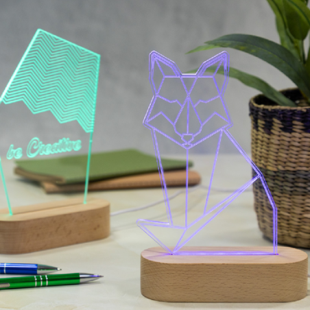 Trophée lampe personnalisable LED en acrylique avec support en bois - Woodify Trophée lampe personnalisable LED en acrylique avec support en bois - Woodify
