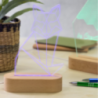 Trophée lampe personnalisable LED en acrylique avec support en bois - Woodify Trophée lampe personnalisable LED en acrylique avec support en bois - Woodify