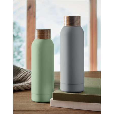 Bouteille publicitaire simple paroi en acier inoxydable recyclé avec finition en caoutchouc et couvercle en bois d'acacia 700 m