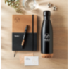 Coffret cadeau personnalisable 3 pièces (Gourde en acier inoxydable 500ml, Carnet 15 en RPET et liège, stylo à bille en aluminiu Coffret cadeau personnalisable 3 pièces (Gourde en acier inoxydable 500ml, Carnet 15 en RPET et liège, stylo à bille en aluminiu