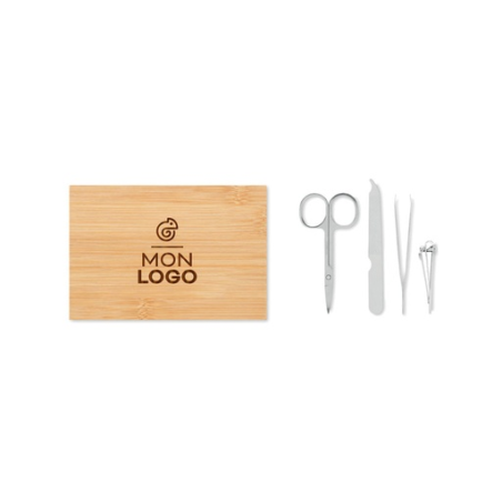 Set de manucure personnalisable dans un étui en bambou
