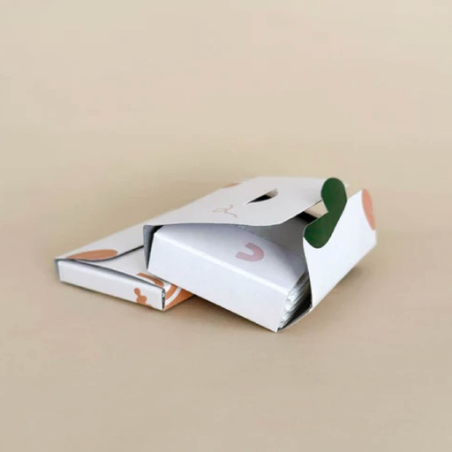 Étui personnalisable en carton avec 4 mouchoirs en papier biodégradable - Made in Europe