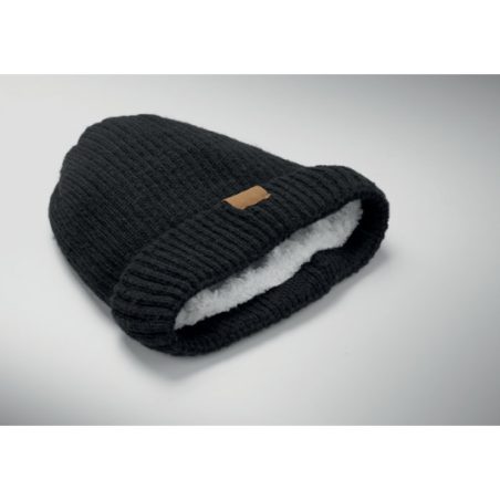 Bonnet tricoté avec son patch en daim personnalisable - PUNTOS
