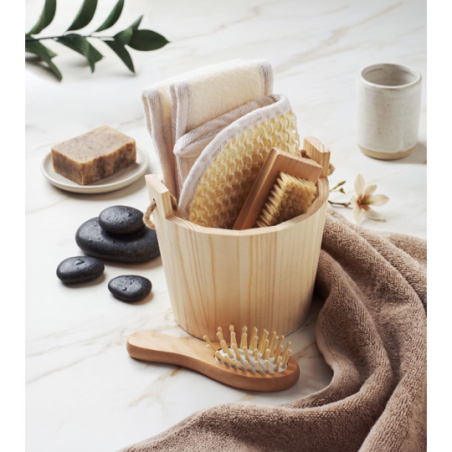 Coffret de bain publicitaire dans un baquet en bois SELFCARE