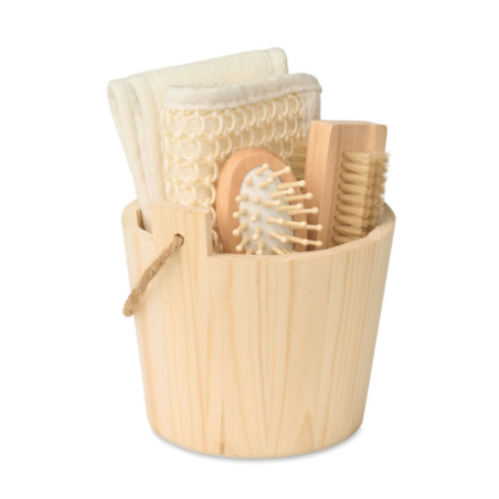 Coffret de bain publicitaire dans un baquet en bois SELFCARE