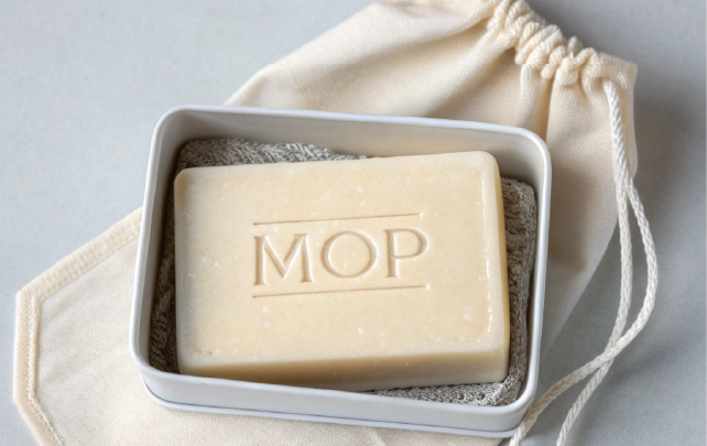 savons de marseille personnalisé avec notre logo "MOP" directement moulé dans la masse du savon