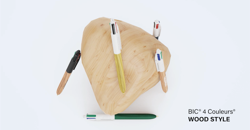 Photo du modèle "Wood" du célèbre stylo 4 couleurs de la marque BIC. Il est personnalisable à l'image de votre entreprise ou événement.